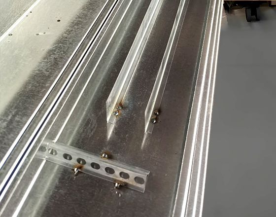 垂直竖向电缆桥架带隔板